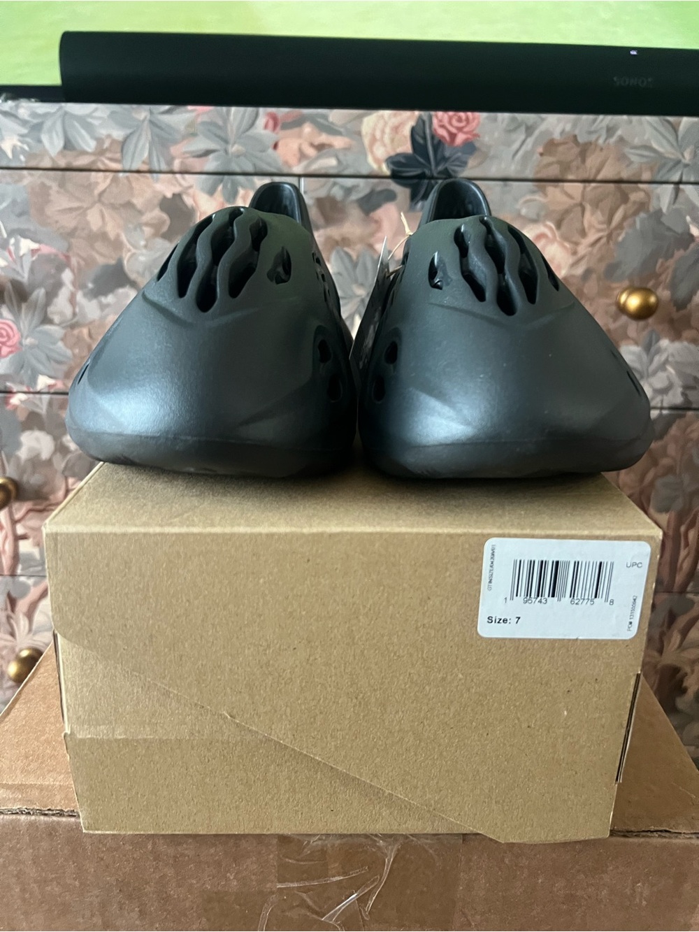 Yeezy Foam Runners in Black 7 NIB - Picture 2 of 7